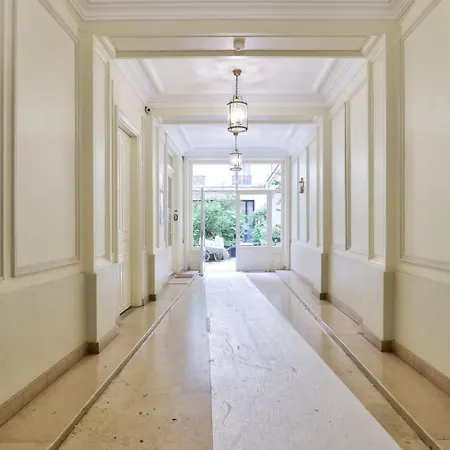 Bright In The Heart Of Le Marais * パリ