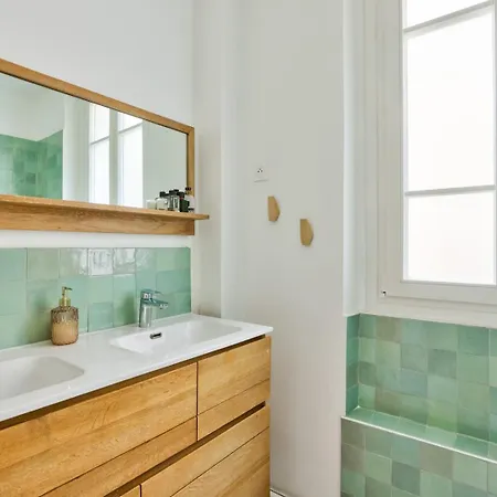 Bright In The Heart Of Le Marais * باريس